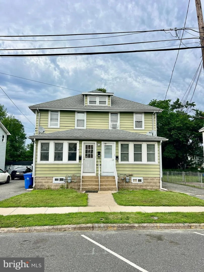 25 COLLEGE AVENUE #B