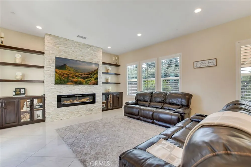1127 Las Colinas Way San Dimas, CA 91773