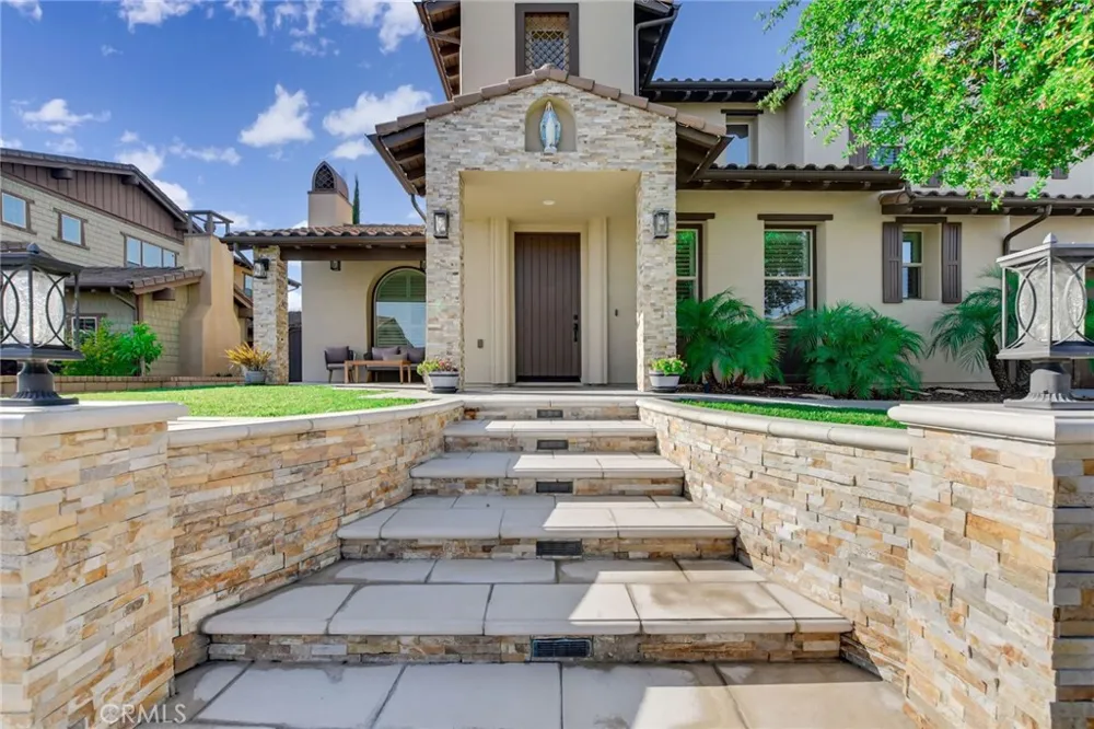 1127 Las Colinas Way San Dimas, CA 91773