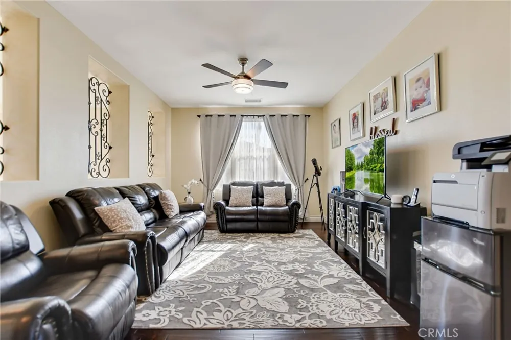 1127 Las Colinas Way San Dimas, CA 91773