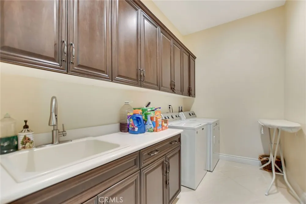 1127 Las Colinas Way San Dimas, CA 91773