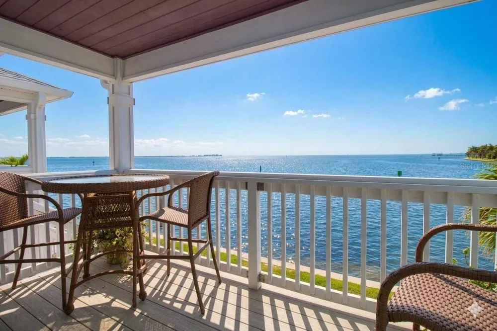 5282 BEACH DRIVE SE #APT D St Petersburg, FL 33705