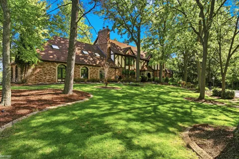 9220 Creekwood Lake Trail