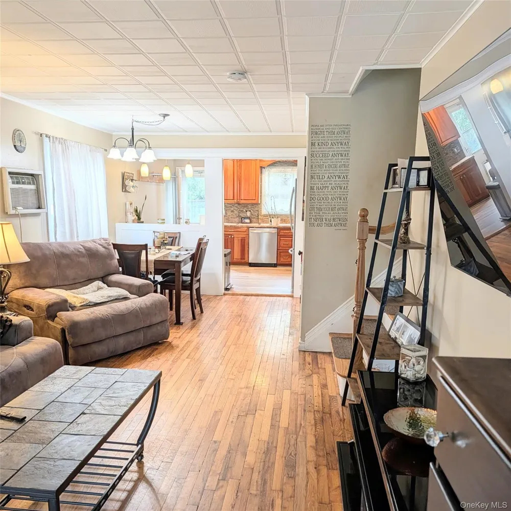 35 E Jackson Avenue E Babylon, NY 11702