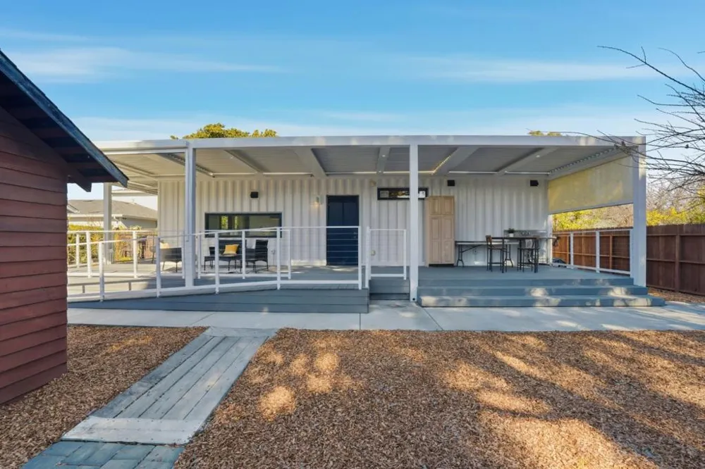 2260 Clarke Avenue East Palo Alto, CA 94303