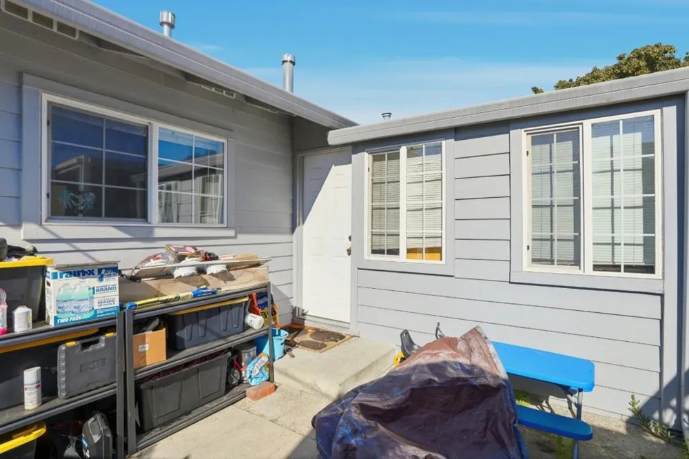 2260 Clarke Avenue East Palo Alto, CA 94303