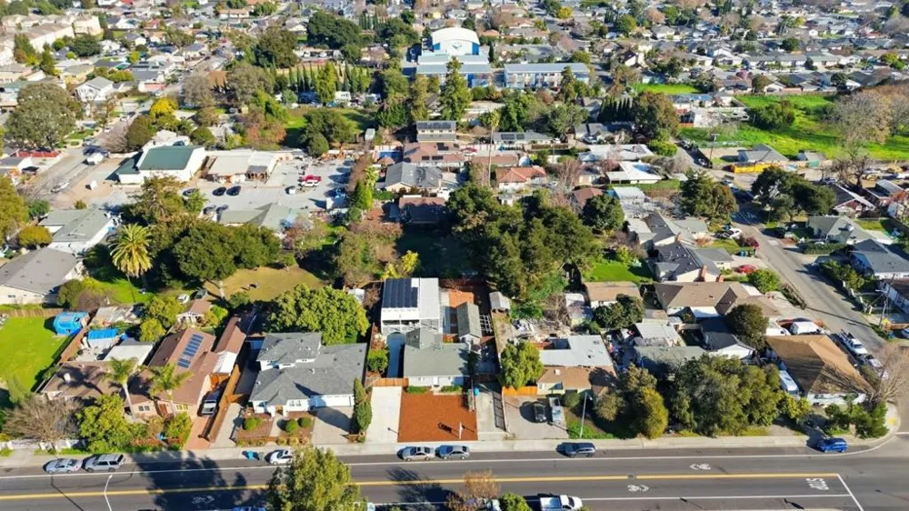 2260 Clarke Avenue East Palo Alto, CA 94303