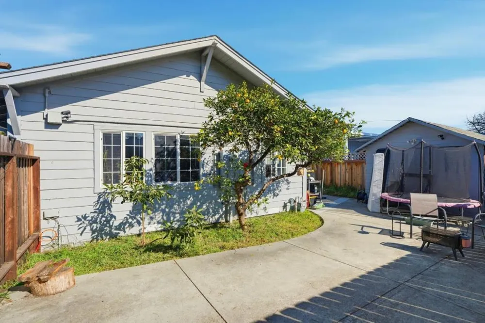 2260 Clarke Avenue East Palo Alto, CA 94303