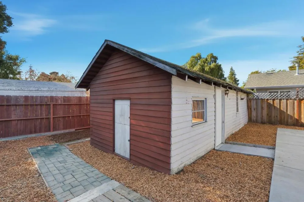 2260 Clarke Avenue East Palo Alto, CA 94303