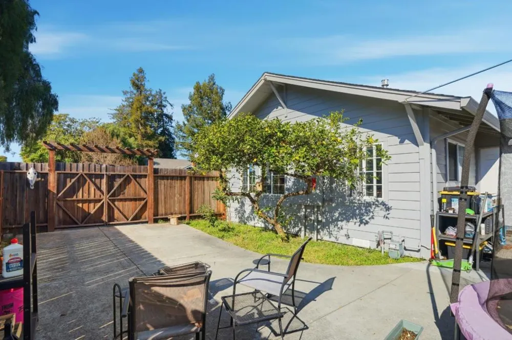 2260 Clarke Avenue East Palo Alto, CA 94303