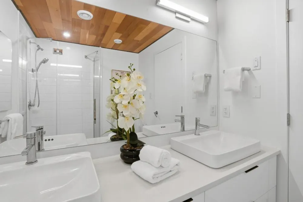 2260 Clarke Avenue East Palo Alto, CA 94303