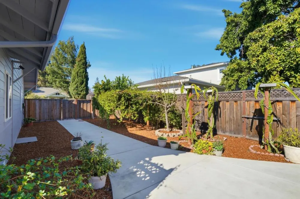 2260 Clarke Avenue East Palo Alto, CA 94303