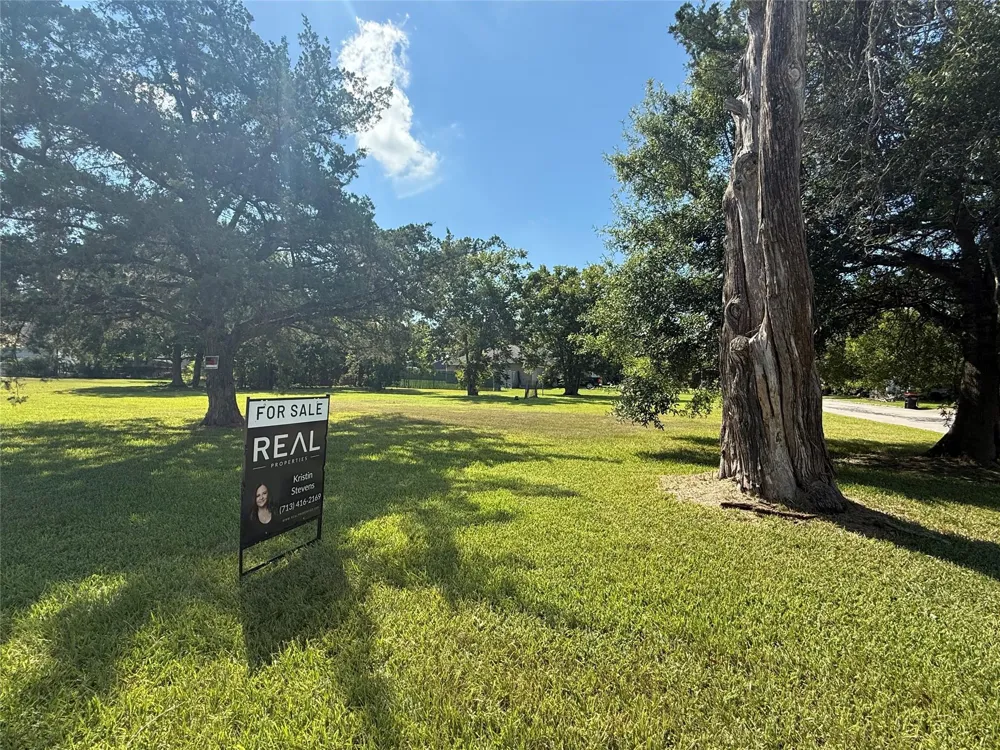 815 Bowie Street Baytown, TX 77520