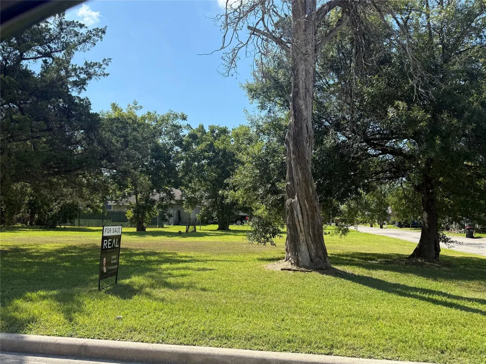 815 Bowie Street Baytown, TX 77520