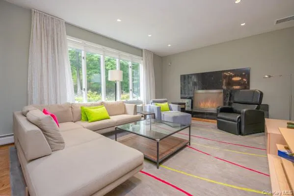 19 W Gate Road Suffern, NY 10901