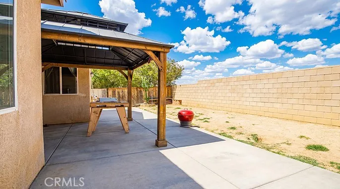 14357 Nicoles Adelanto, CA 92301