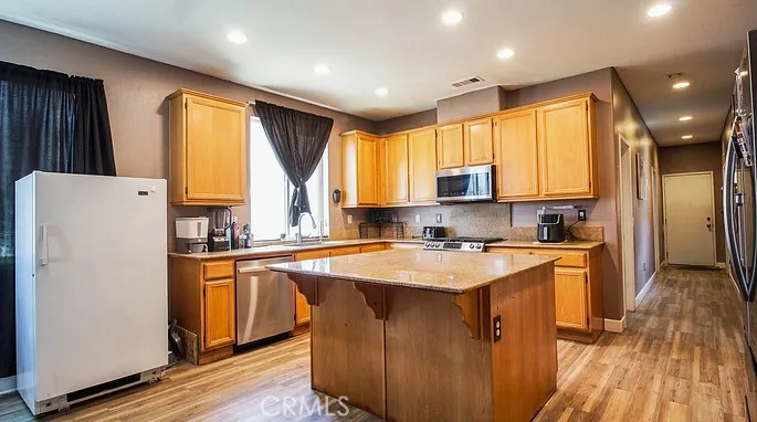 14357 Nicoles Adelanto, CA 92301