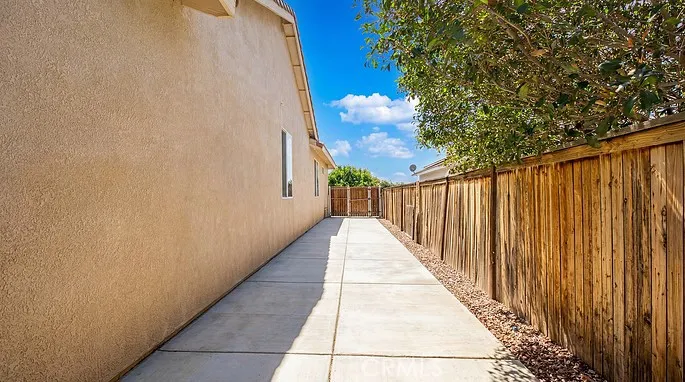 14357 Nicoles Adelanto, CA 92301