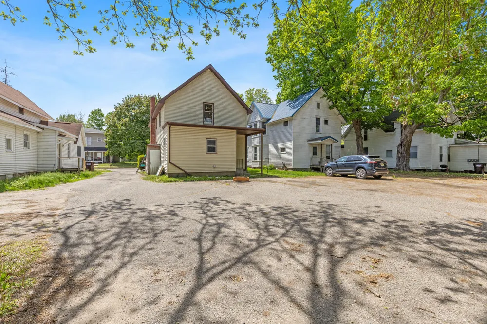 124 Woodward Avenue Big Rapids City, MI 49307