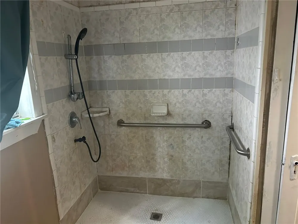 1152 E 4th Street Alice, TX 78332