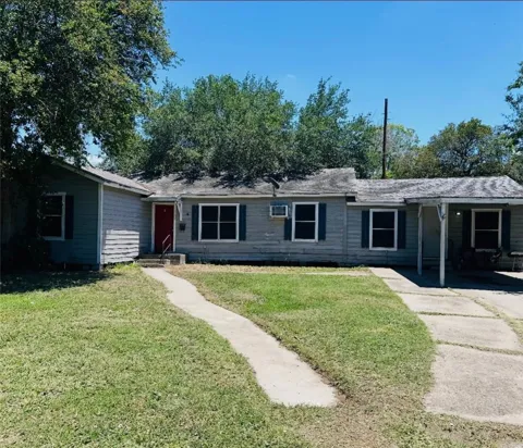 1152 E 4th Street