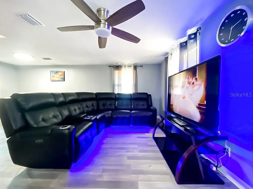 4303 CHESTNUT AVENUE Sarasota, FL 34234