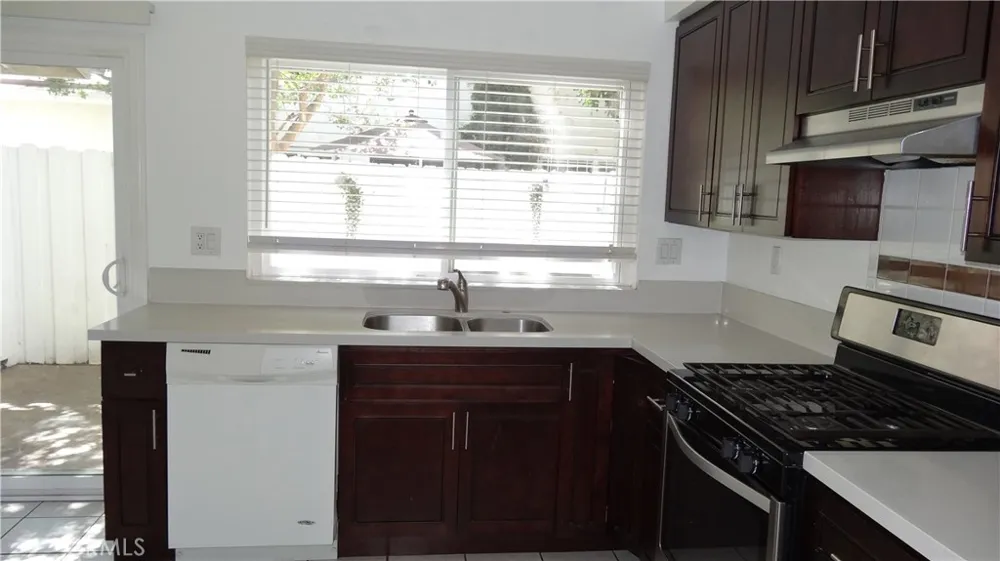 16741 Parthenia #3 Northridge, CA 91343