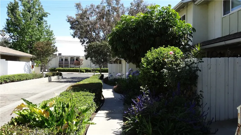 16741 Parthenia #3 Northridge, CA 91343