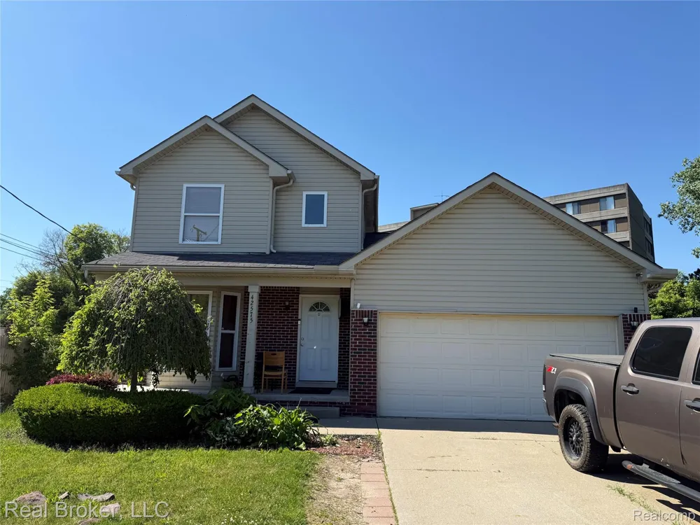 42575 Walnut Street Clinton Charter Township, MI 48036