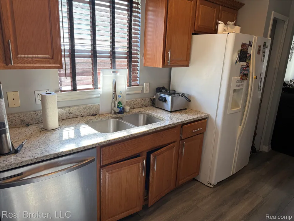 42575 Walnut Street Clinton Charter Township, MI 48036