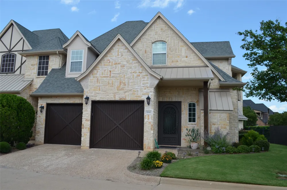 2541 Vineyard Drive Granbury, TX 76048