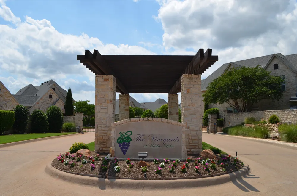 2541 Vineyard Drive Granbury, TX 76048