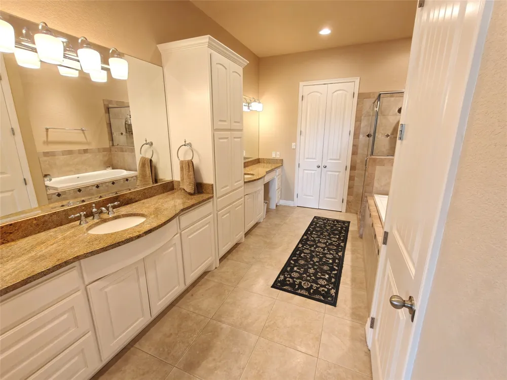 2541 Vineyard Drive Granbury, TX 76048