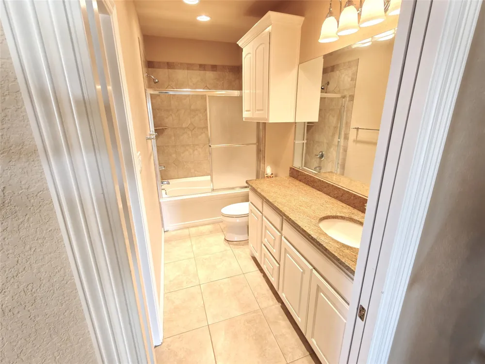 2541 Vineyard Drive Granbury, TX 76048