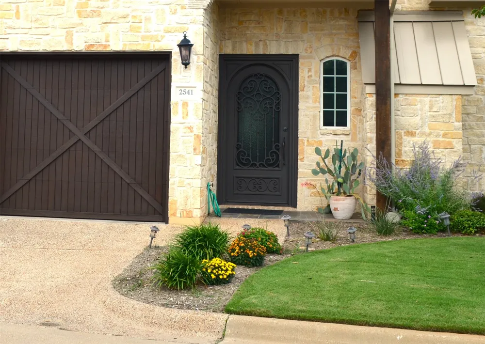 2541 Vineyard Drive Granbury, TX 76048