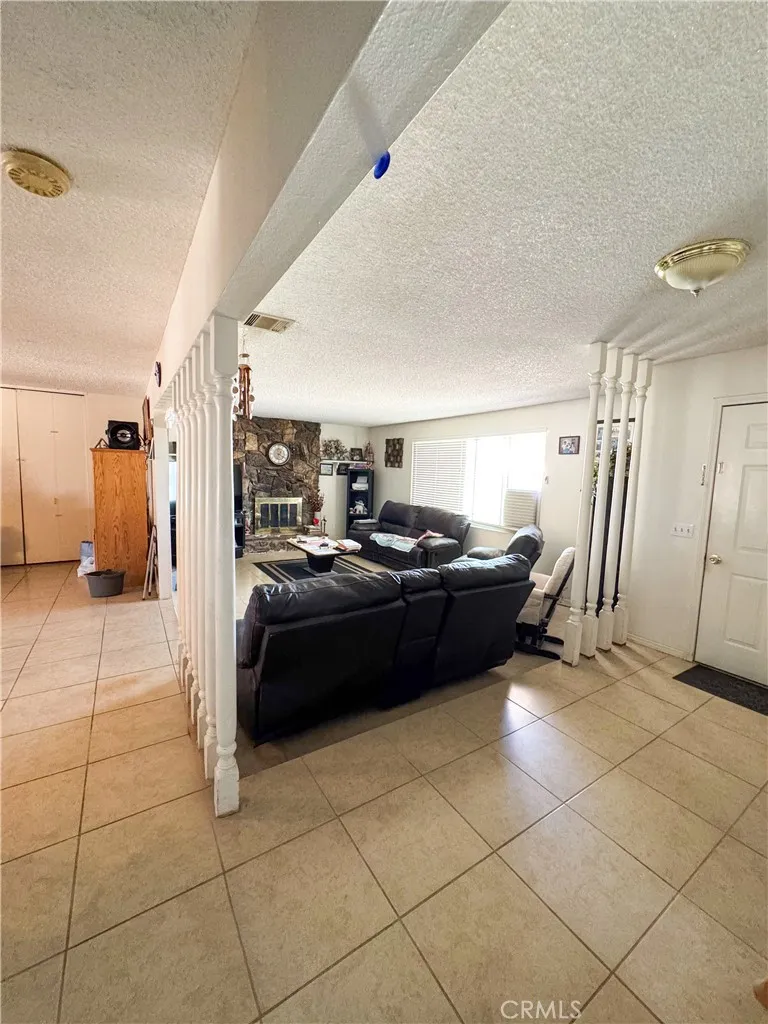 2016 Barcelona Circle Barstow, CA 92311