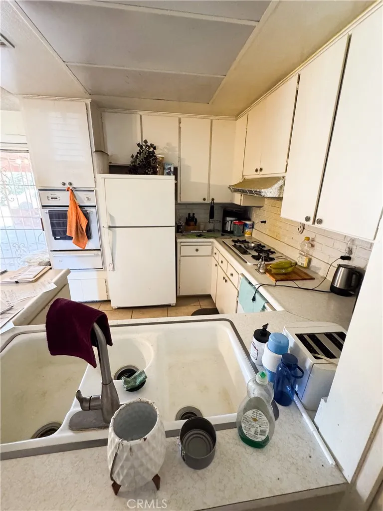 2016 Barcelona Circle Barstow, CA 92311