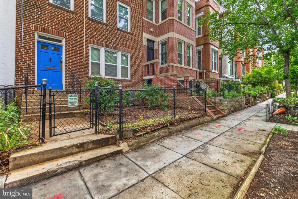 46 QUINCY PLACE NE #1
