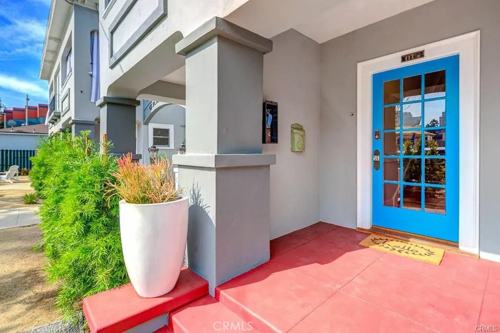 111 N COLUMBUS AVE Glendale, CA 91203