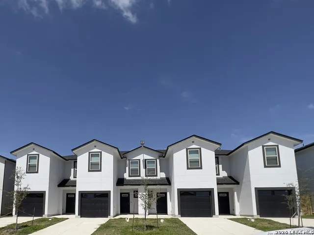 8423 Via Verona Unit 104 San Antonio, TX 78227