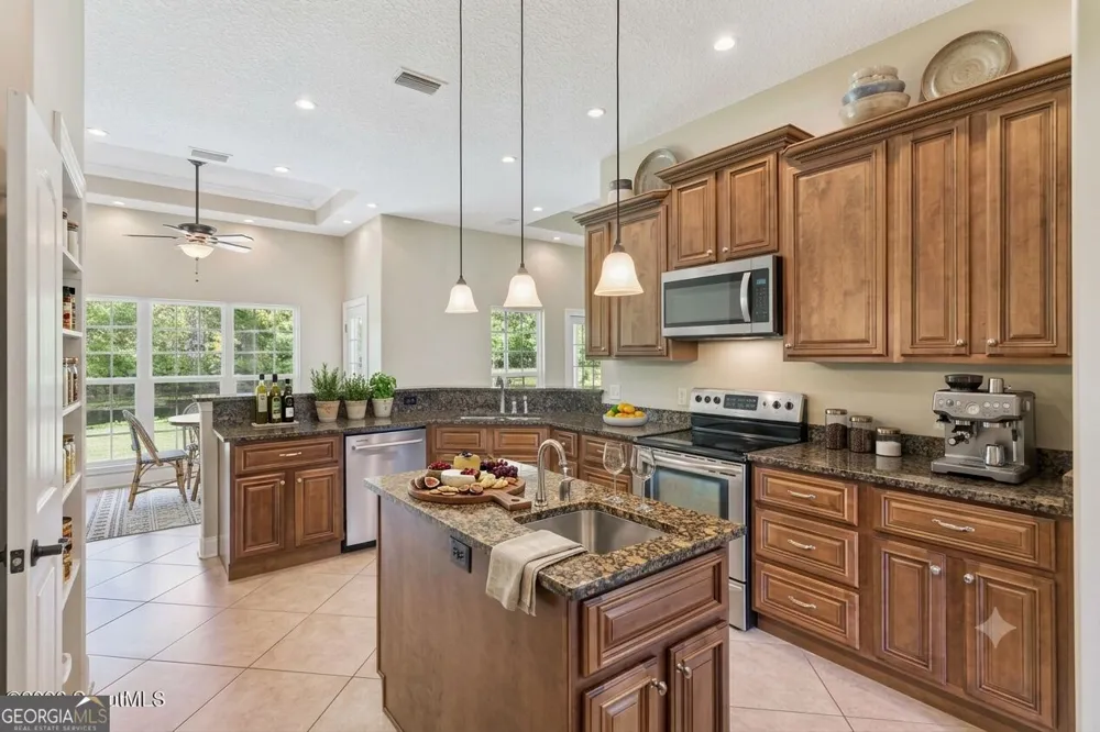 190 Lakes DR Brunswick, GA 31523