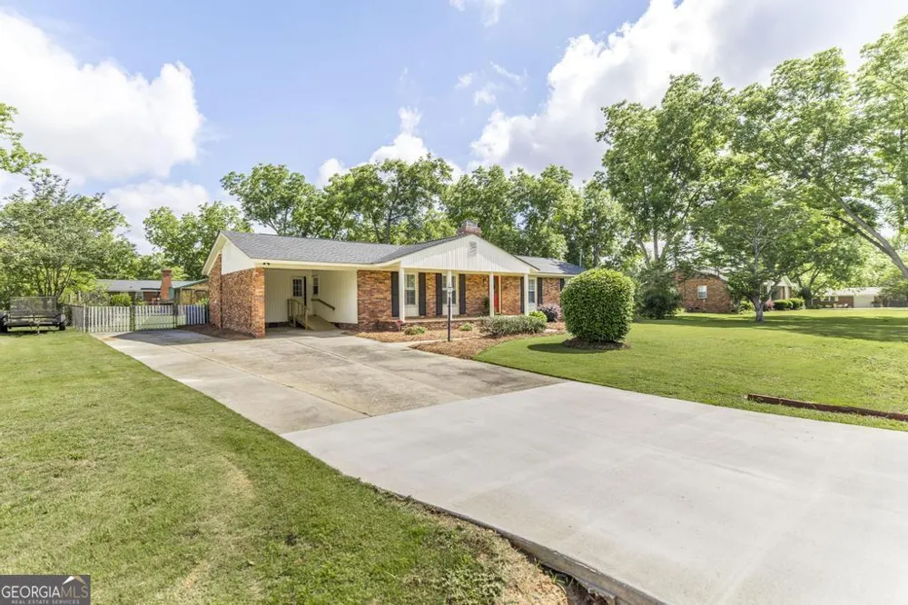 1431 Tucker RD Perry, GA 31069