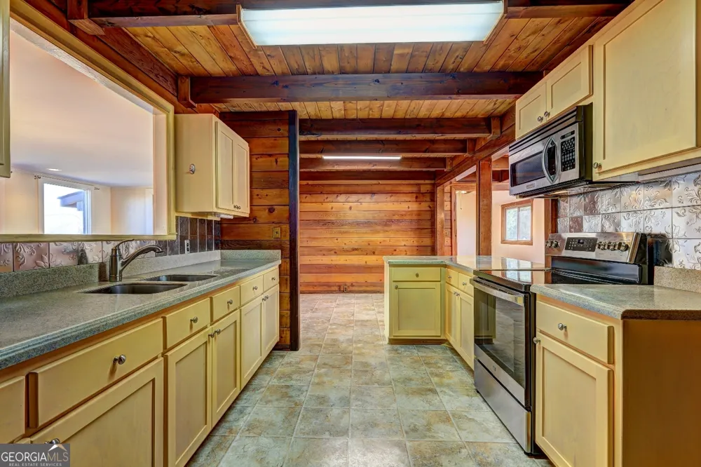 362 Brook RD Barnesville, GA 30204