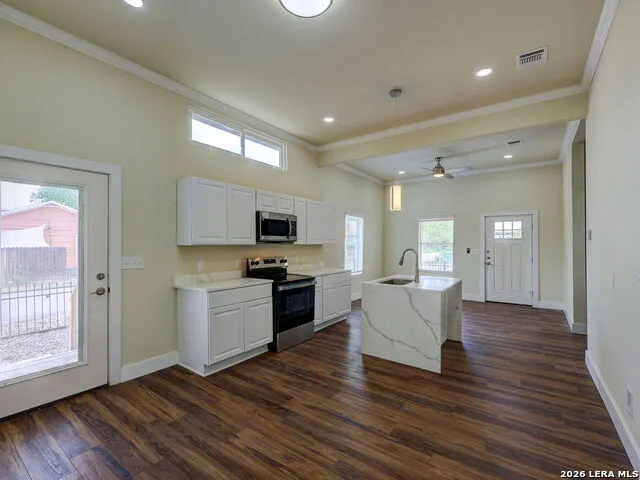 1113 Burleson San Antonio, TX 78202