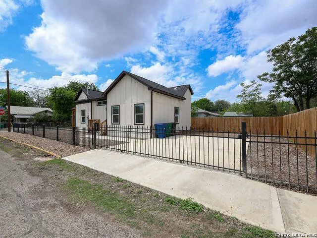 1113 Burleson San Antonio, TX 78202