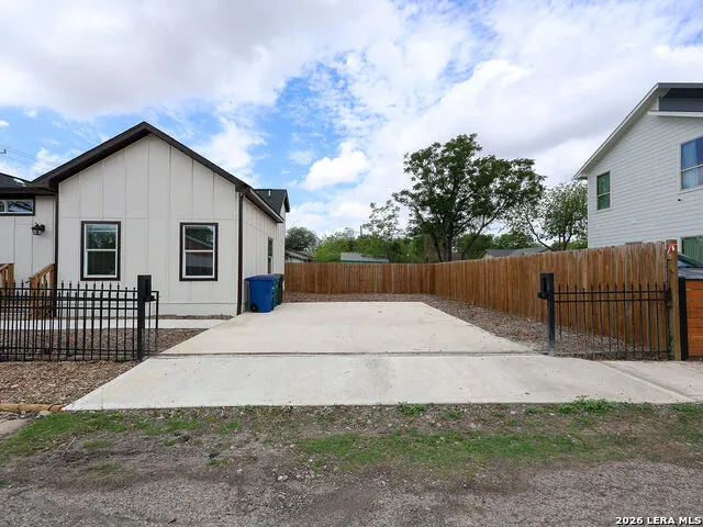 1113 Burleson San Antonio, TX 78202
