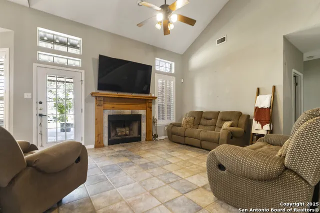 1732 Continental Pleasanton, TX 78064