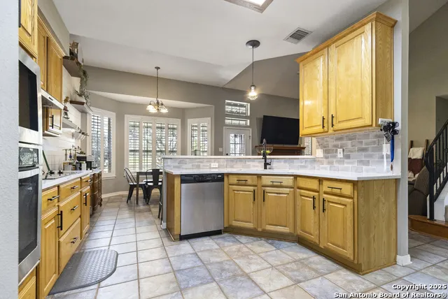 1732 Continental Pleasanton, TX 78064