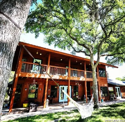 810 Oakwood