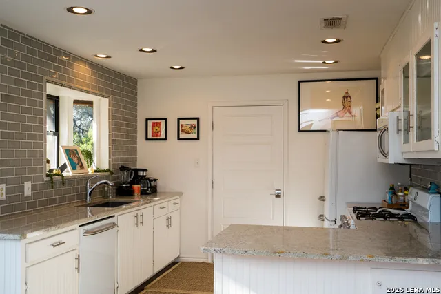 810 Oakwood San Marcos, TX 78666